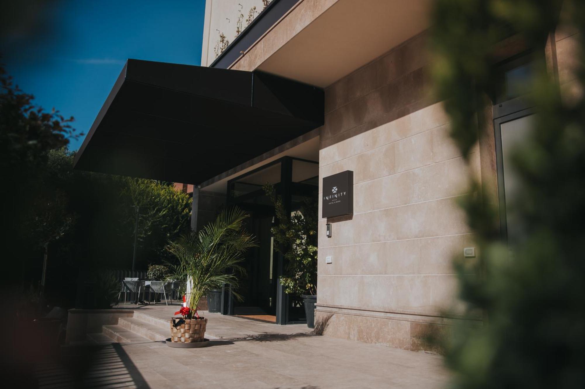 בודווה Infinity Hotel & More מראה חיצוני תמונה